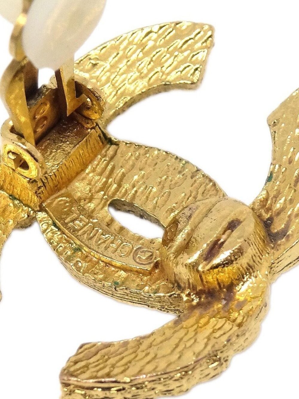 Chanel Gold CC Clip-On Earrings 2913 136261 - Picture 8 of 8